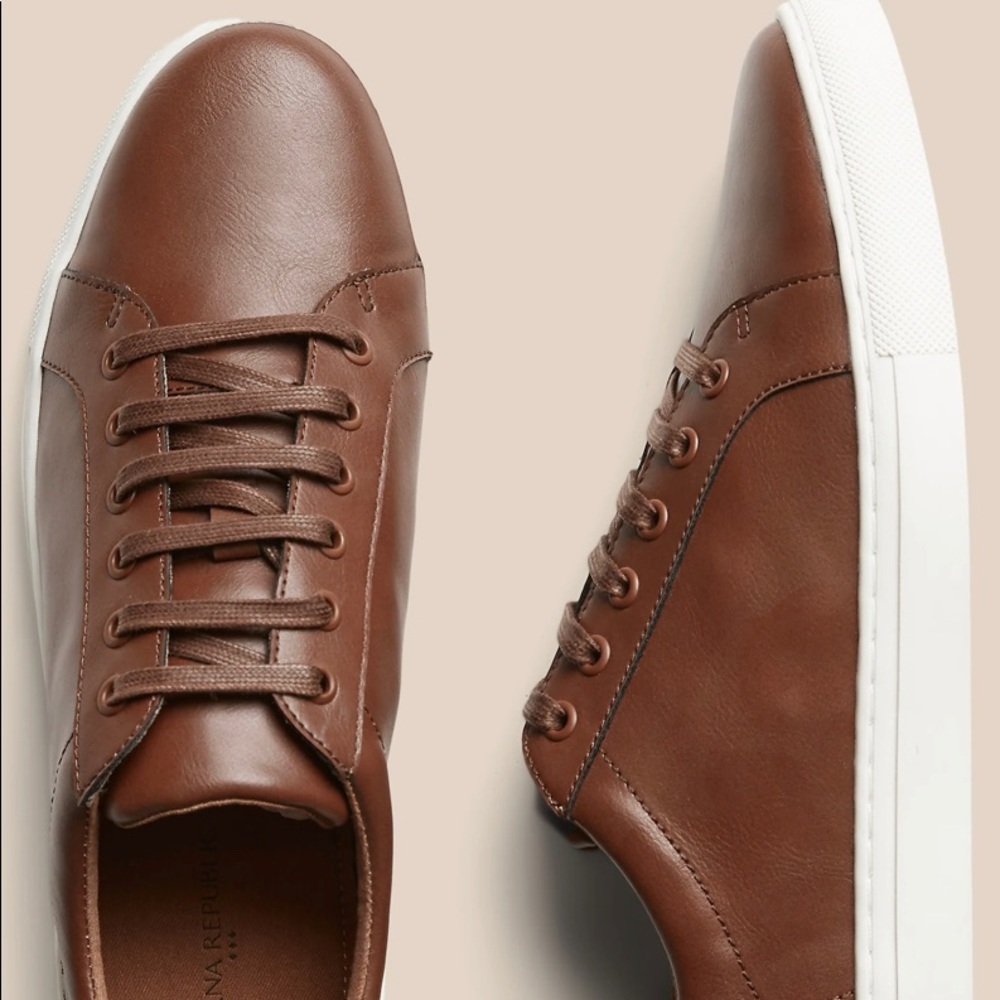 Men’s brown leather sneaker EUC